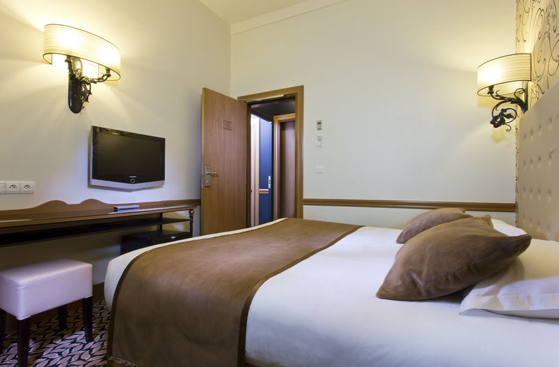 Hotel Des Ducs D'Anjou Paris Bagian luar foto