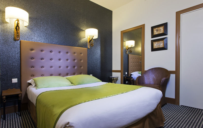 Hotel Des Ducs D'Anjou Paris Bagian luar foto
